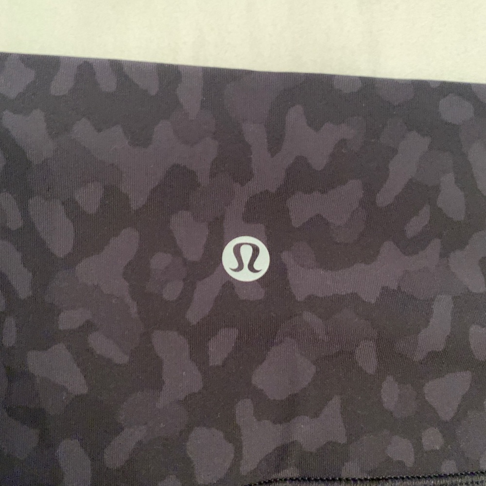 Lulu Lemon Leggings black pattern & barely worn